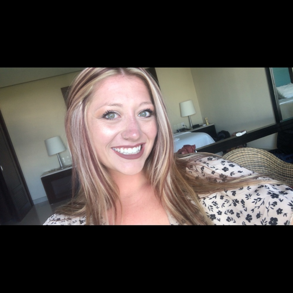 Meet your Posher, Danielle